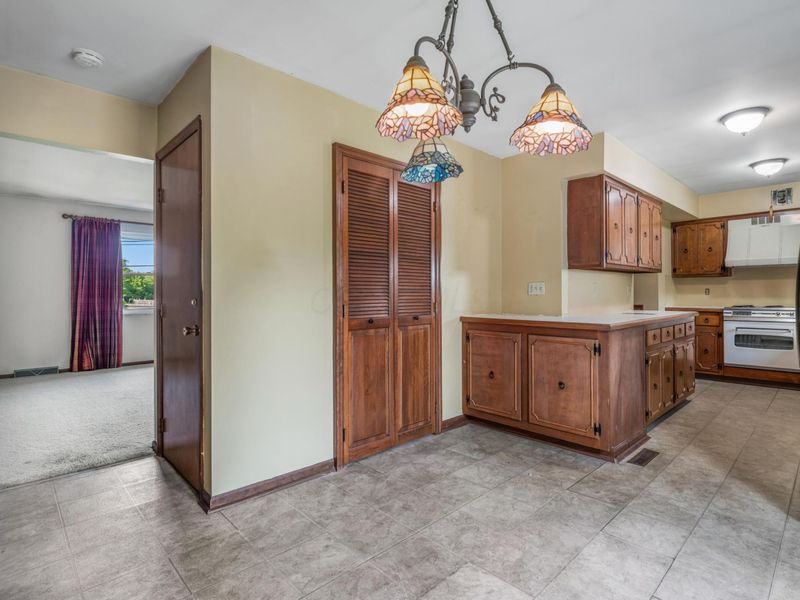 1293 W Old Henderson Road, Columbus, OH 43220 Photo 8