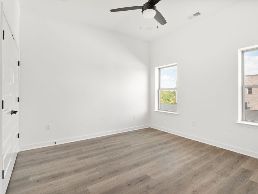 Property Image 100