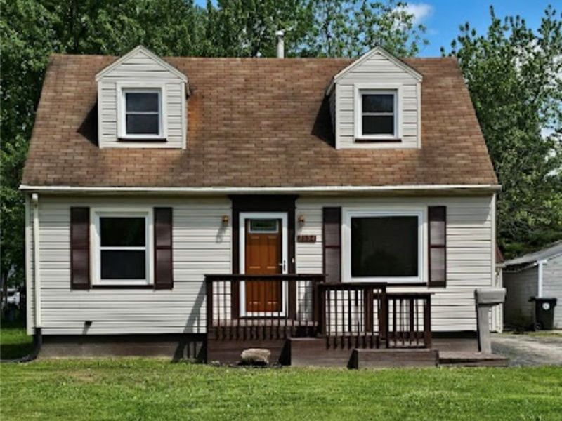 2134 Estabrook Avenue NW, Warren, OH 44485 Photo 1