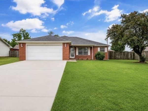 704 Oberg Drive , Centerton, AR 72719