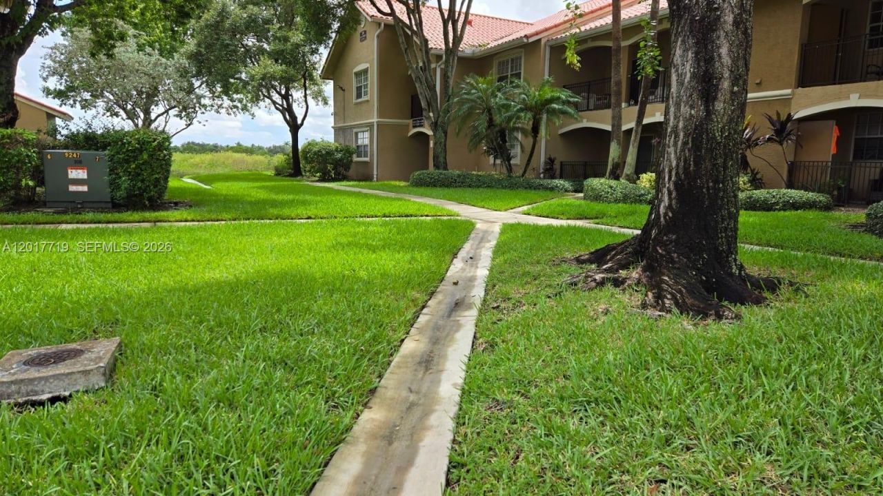 230 SW 117th Ter , Unit 202, Pembroke Pines, FL 33025 Photo