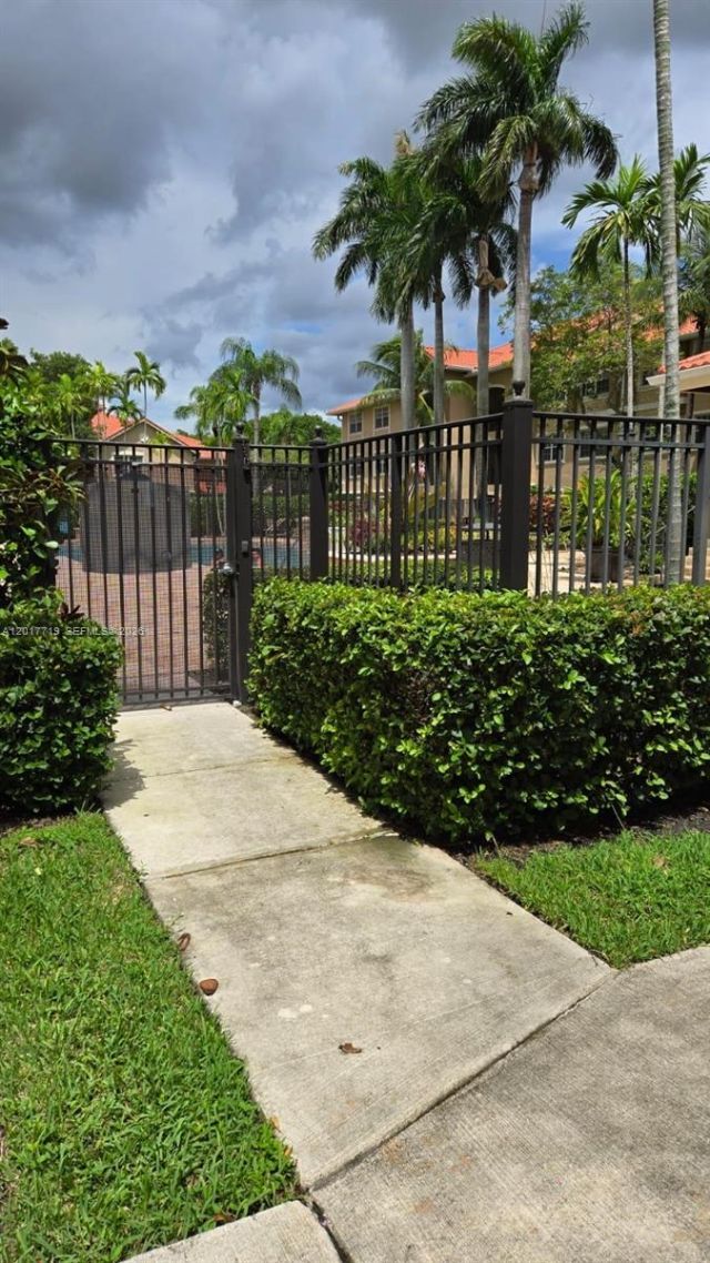 230 SW 117th Ter , Unit 202, Pembroke Pines, FL 33025 Photo