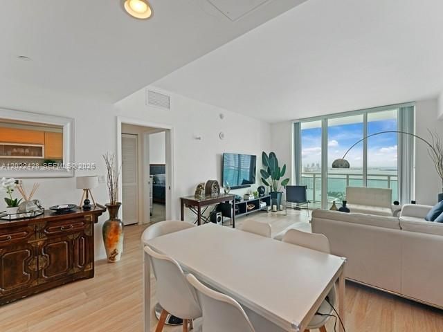 951 Brickell Ave , Unit 2808, Miami, FL 33131 Photo