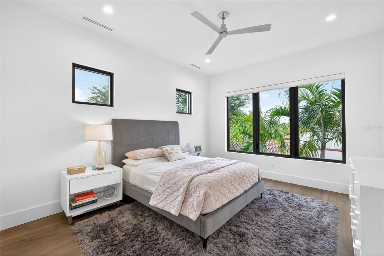 874 Placido Way Ne, Saint Petersburg, FL 33704 Photo