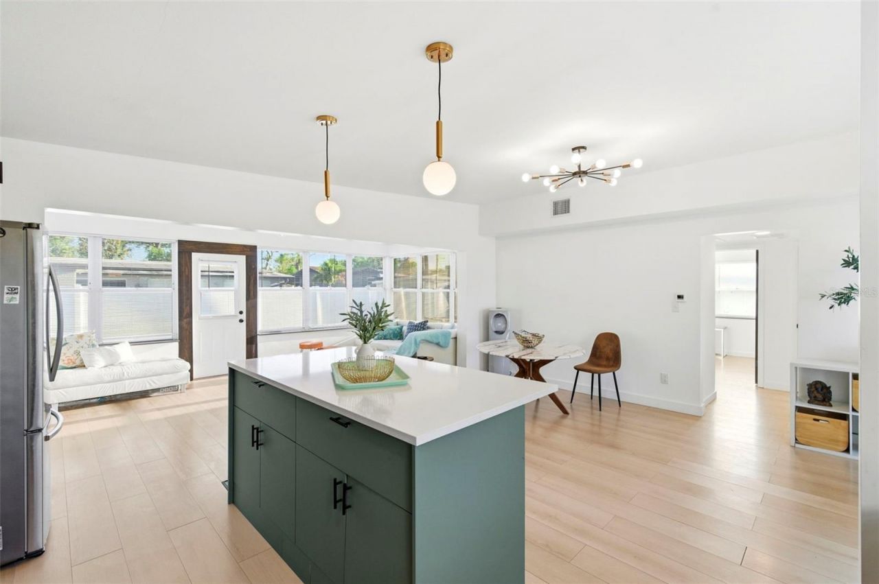 6350 Hampton Drive N , Saint Petersburg, FL 33710 Photo