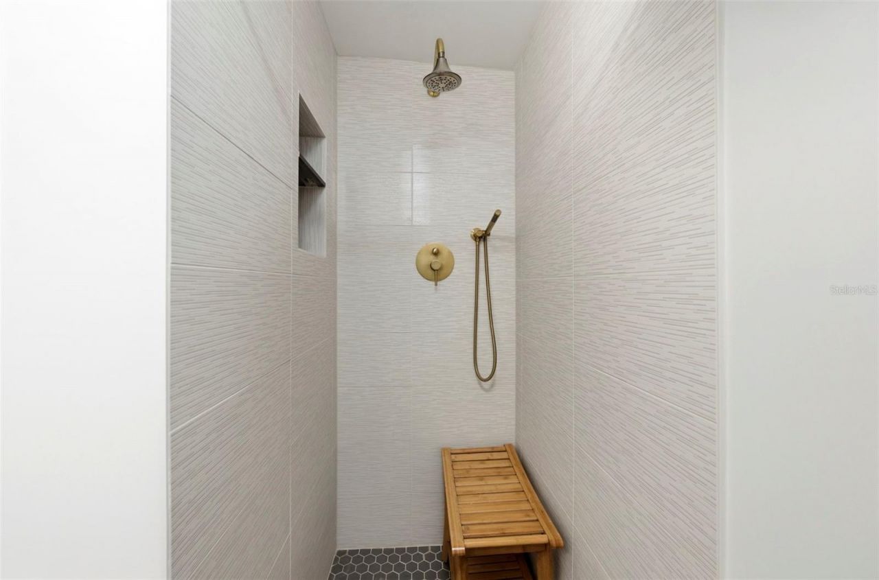6350 Hampton Drive N , Saint Petersburg, FL 33710 Photo