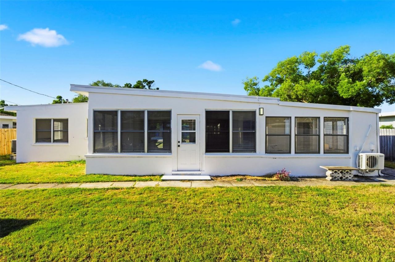 6350 Hampton Drive N , Saint Petersburg, FL 33710 Photo