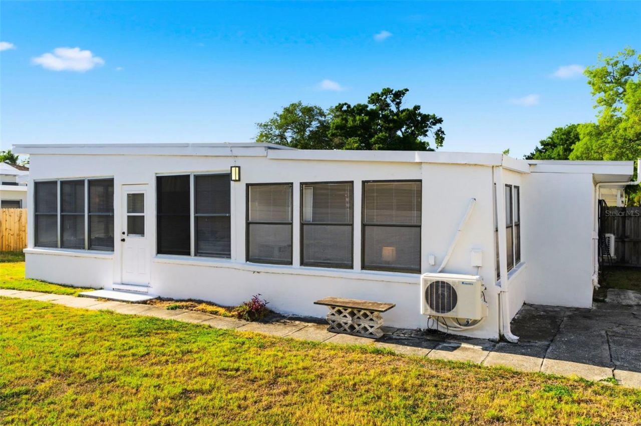 6350 Hampton Drive N , Saint Petersburg, FL 33710 Photo
