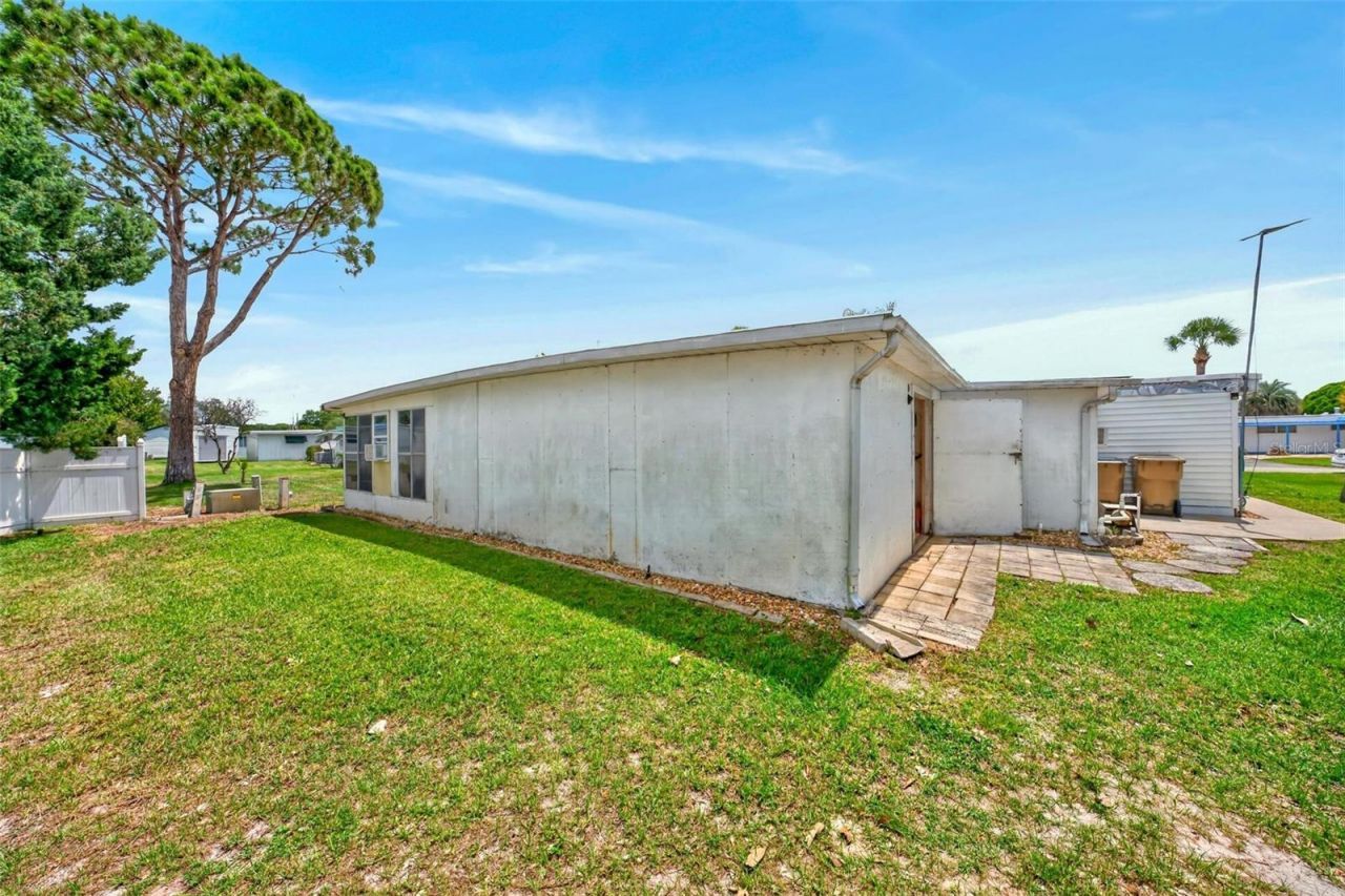 31643 Howard Street , Tavares, FL 32778 Photo