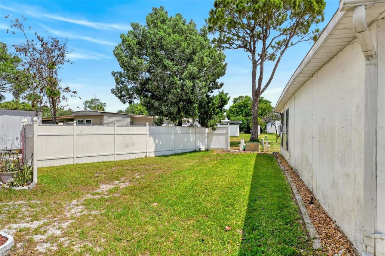 31643 Howard Street , Tavares, FL 32778 Photo