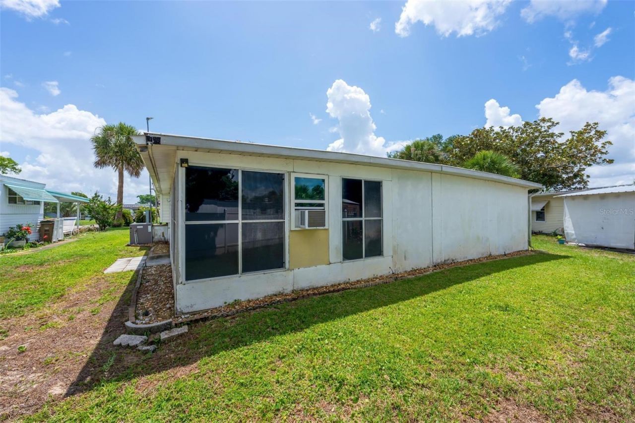 31643 Howard Street , Tavares, FL 32778 Photo