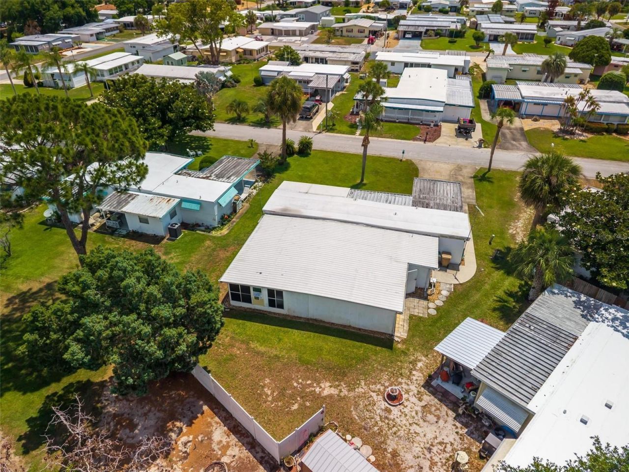 31643 Howard Street , Tavares, FL 32778 Photo