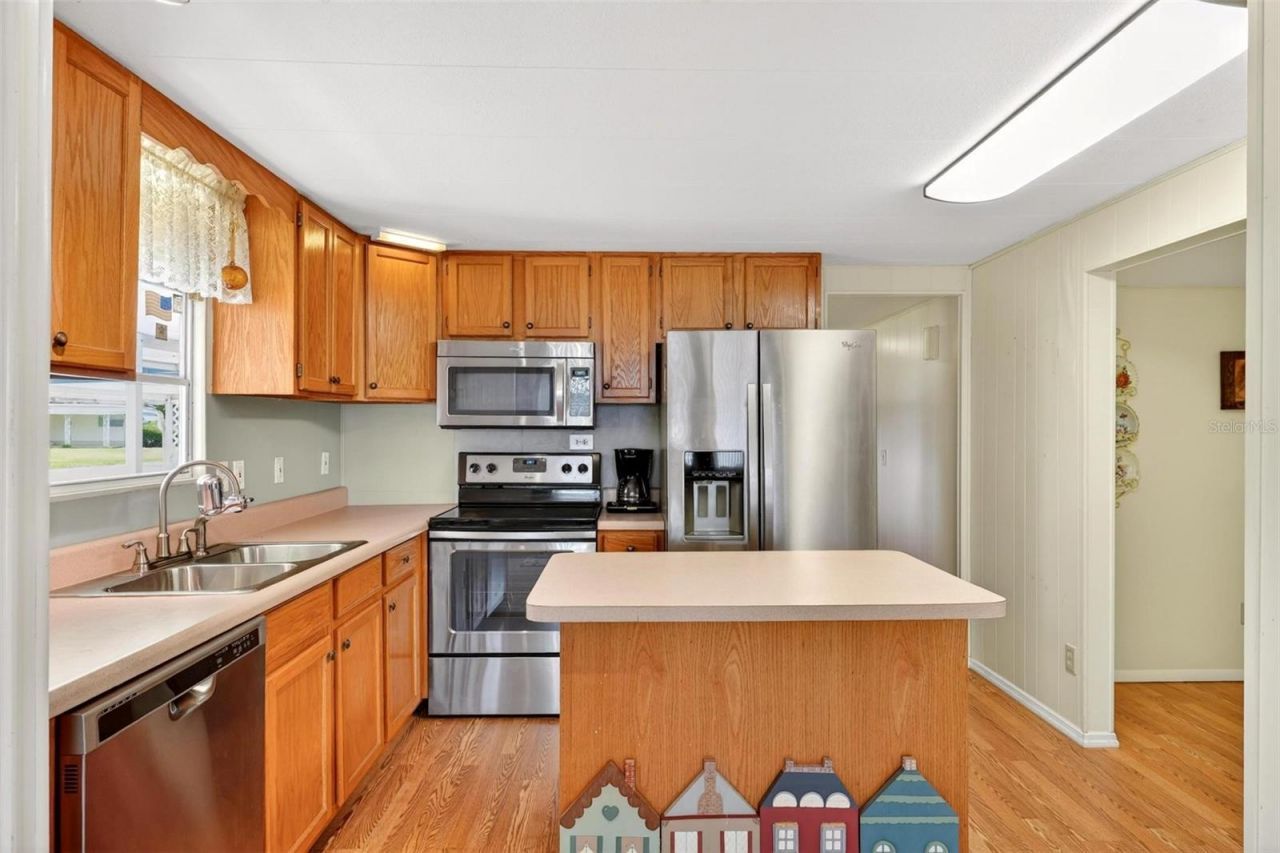 31643 Howard Street , Tavares, FL 32778 Photo