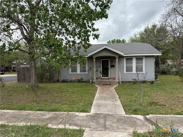 1701 N East Street , Victoria, TX 77901