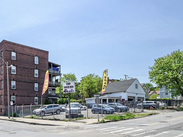 395 Maple St, Holyoke, MA 01040