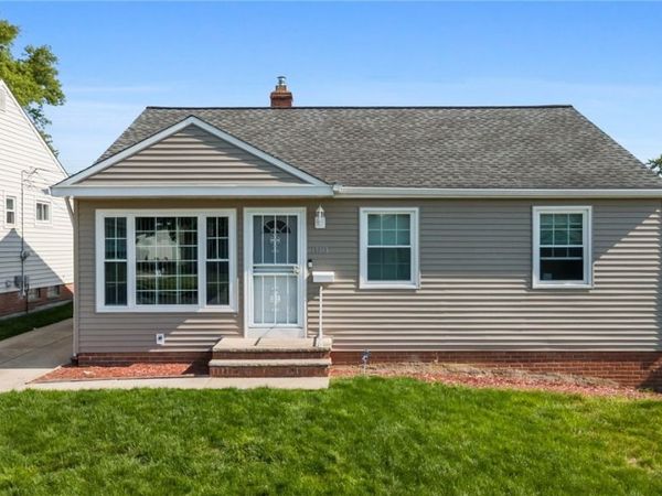 18313 Hazelwood Avenue , Maple Heights, OH 44137