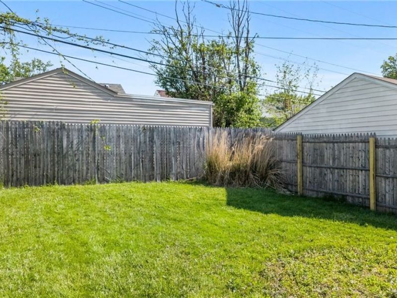 18313 Hazelwood Avenue, Maple Heights, OH 44137 Photo 26