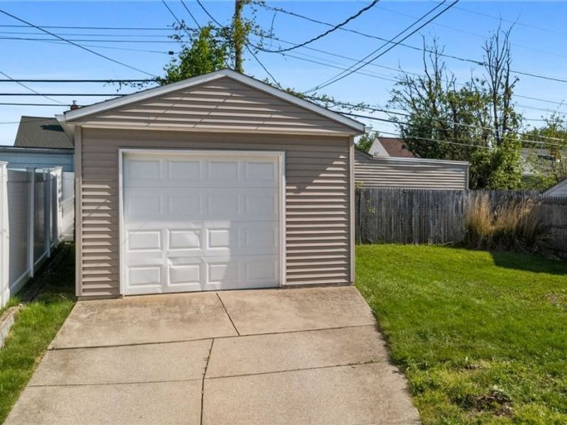18313 Hazelwood Avenue, Maple Heights, OH 44137 Photo 27