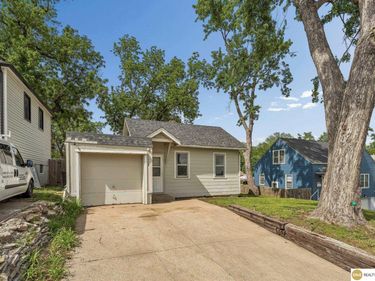 8008 state Street , Ralston, NE 68127