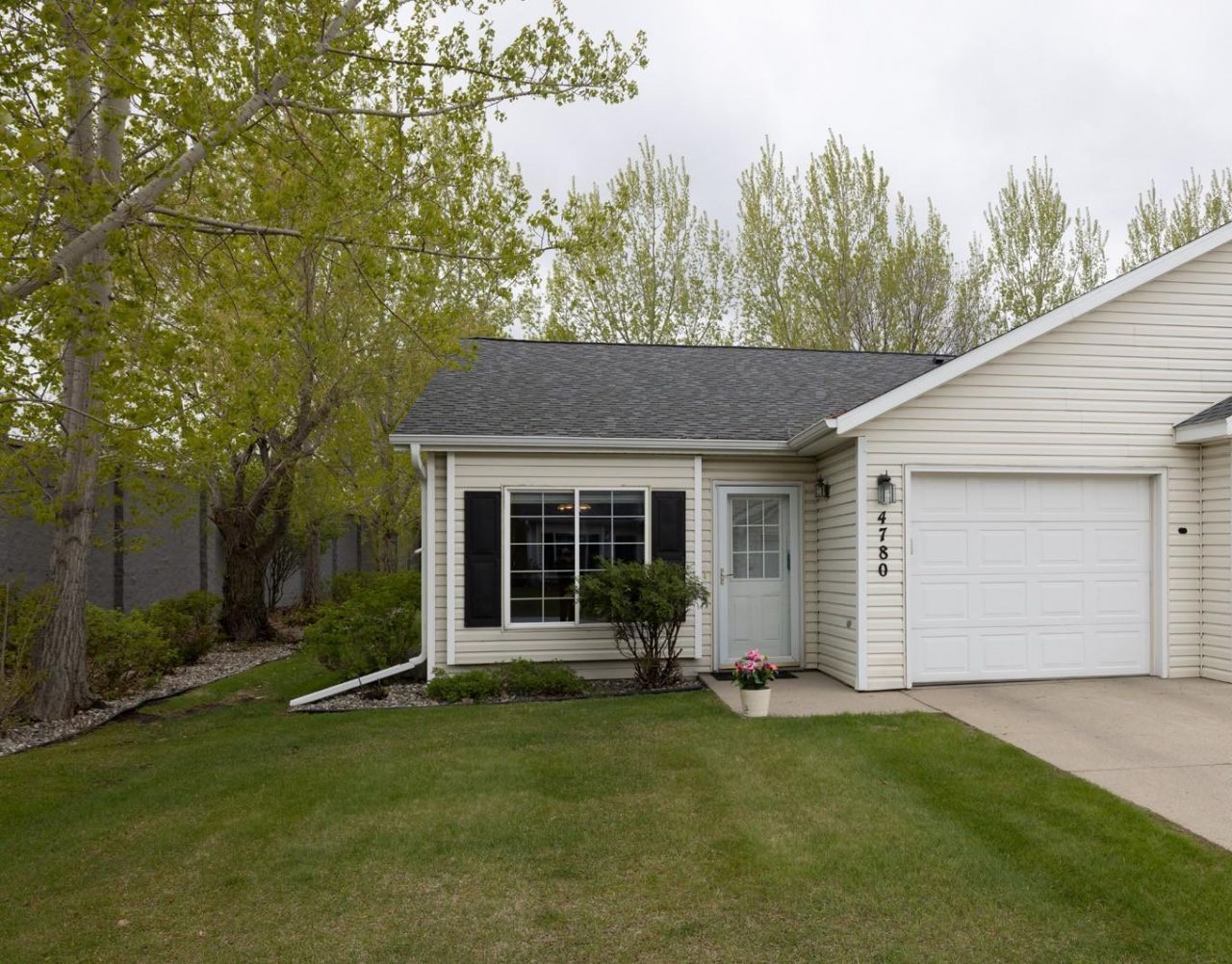 4780 10th Avenue S, Fargo, ND 58103 Main Photo