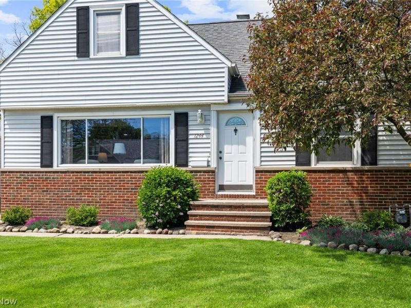 1244 W Miner Road, Mayfield Heights, OH 44124 Photo 4