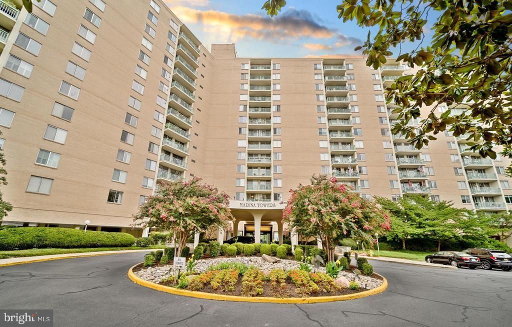 501 Slaters Lane, Unit 902, Alexandria, VA 22314 Main Photo