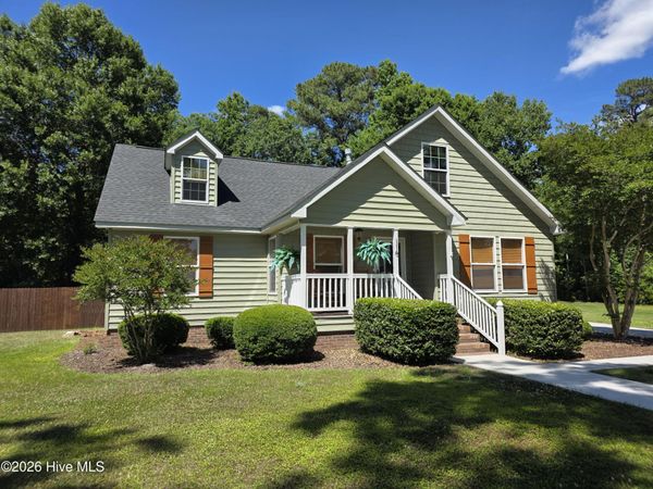 116 Schley Avenue, Lake Waccamaw, NC 28450
