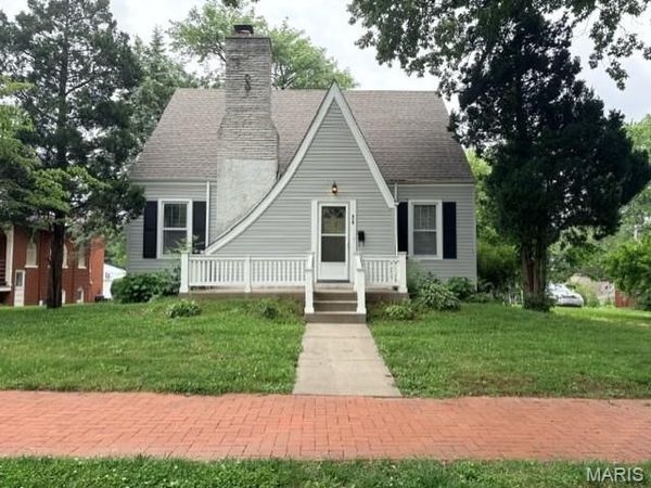 513 W Saint Louis Street , Lebanon, IL 62254