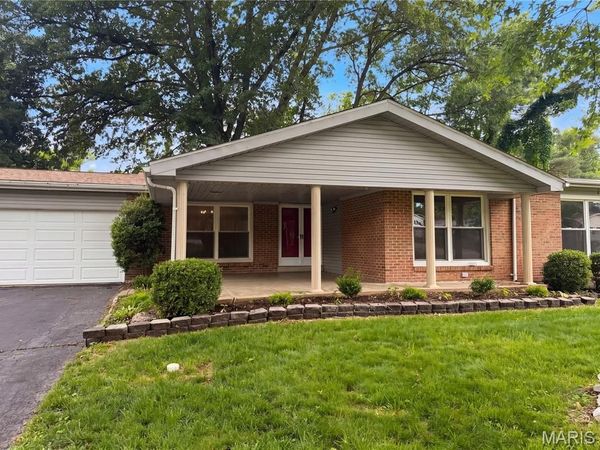 207 Renaldo Drive , Chesterfield, MO 63017