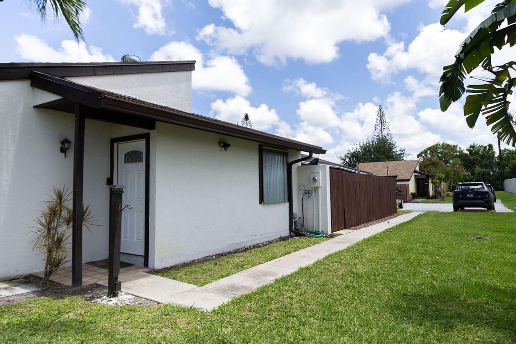 4978 Alder Drive, Unit B, West Palm Beach, FL 33417 Photo