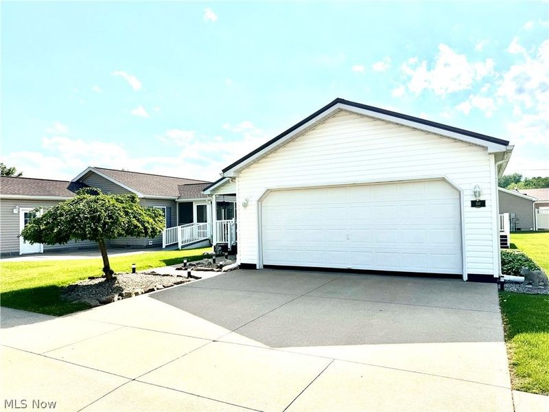 207 Polaris, Dover, OH 44622 Photo 2