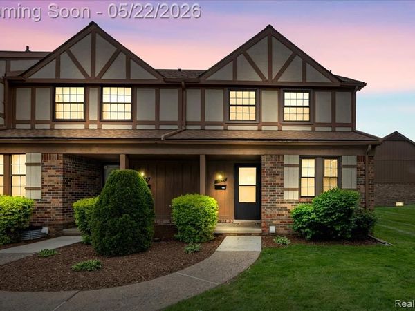 19697 Raleigh Circle N, Southfield, MI 48076