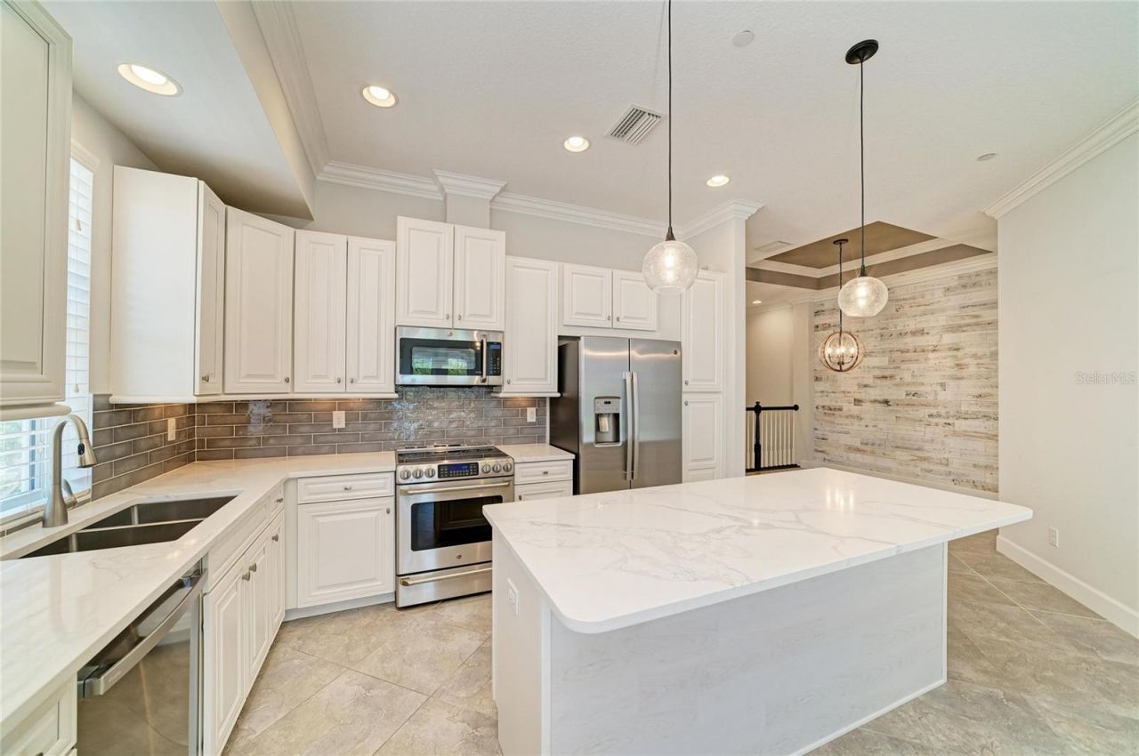 340 Sapphire Lake Drive , Unit 201, Bradenton, FL 34209 Photo