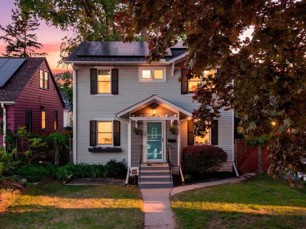 1677 Thomas Avenue, Saint Paul, MN 55104