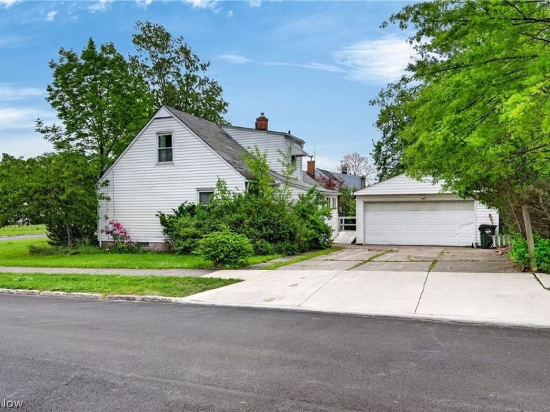 7146 W Parkview Drive, Parma, OH 44134 Photo 2