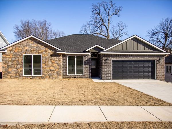 1013 Glass Street , Cave Springs, AR 72718