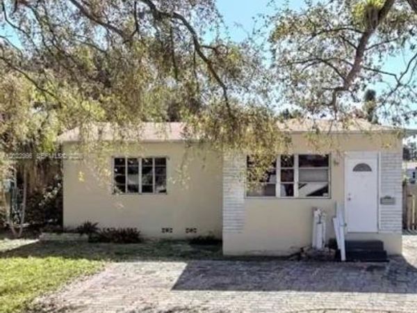 2458 Washington St , Hollywood, FL 33020