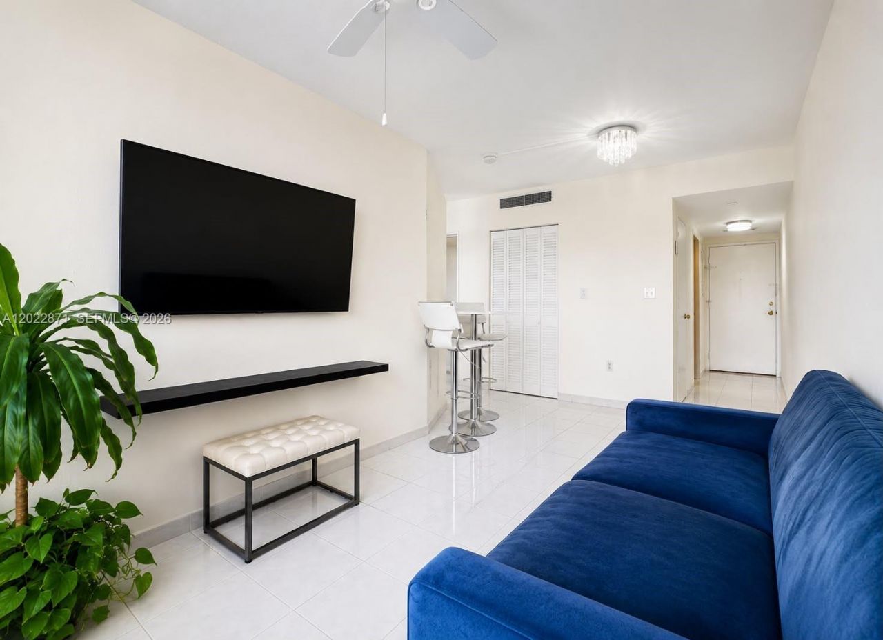 2899 Collins Ave, Unit 1042, Miami Beach, FL 33140 Photo