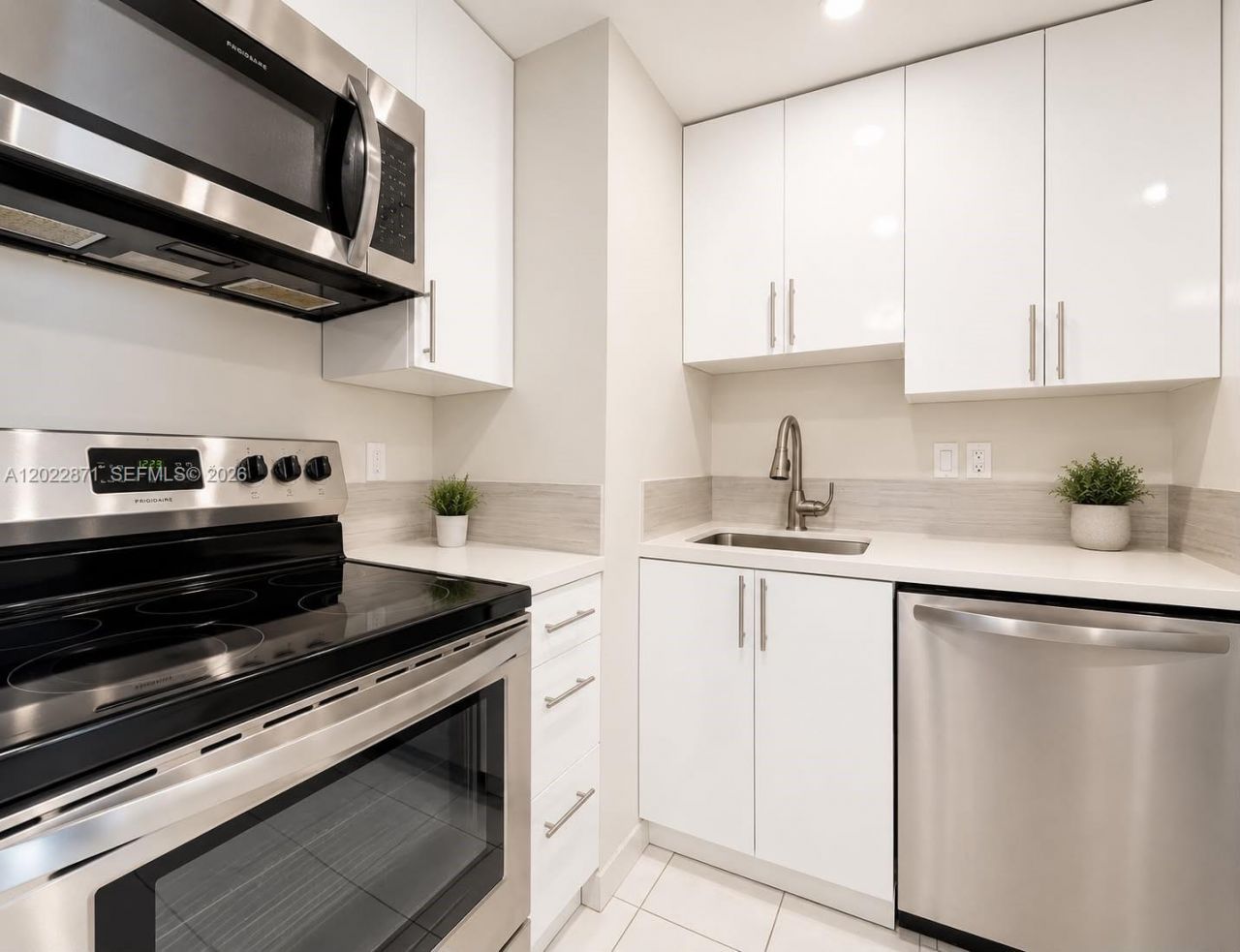 2899 Collins Ave, Unit 1042, Miami Beach, FL 33140 Photo