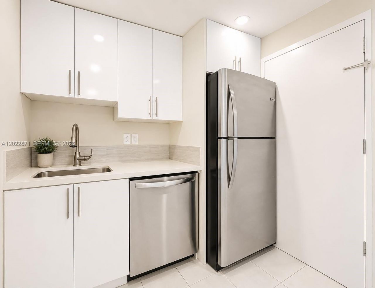 2899 Collins Ave, Unit 1042, Miami Beach, FL 33140 Photo