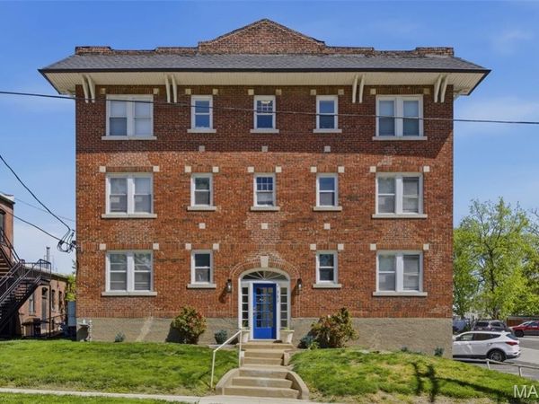 7389 Maple Avenue , Maplewood, MO 63143