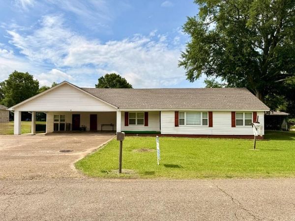 607 Academy St., Okolona, MS 38860
