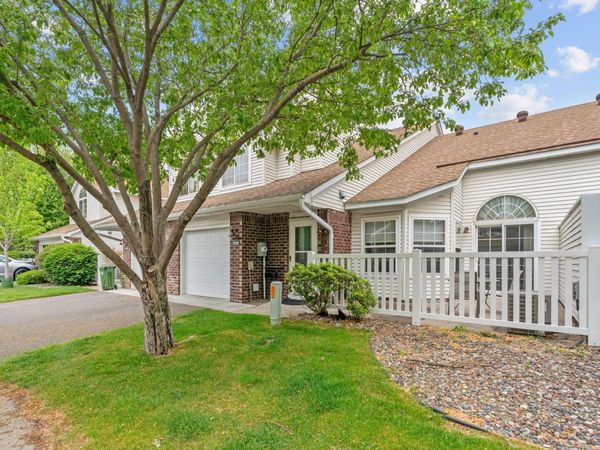 538 Queens Gate, New Brighton, MN 55112