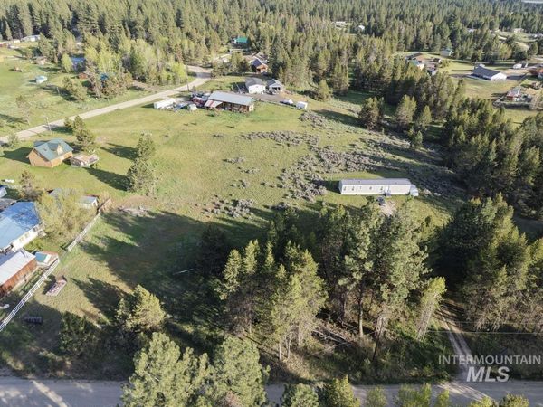 8 W Prospectors Drive, Cascade, ID 83611