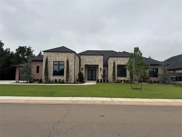 5017 Deerfield Drive, Edmond, OK 73034