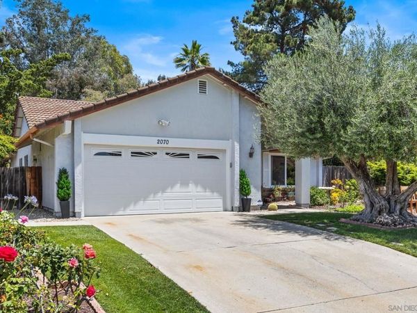 2070 Fuerte Lane, Escondido, CA 92026