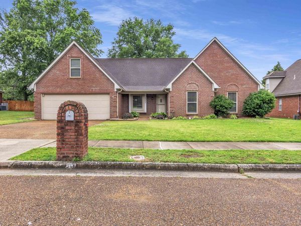 2957 VALLEY LAKE DR, Bartlett, TN 38135
