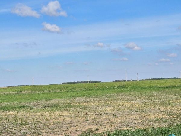 100 Whitster Cir, Hartford, SD 57033
