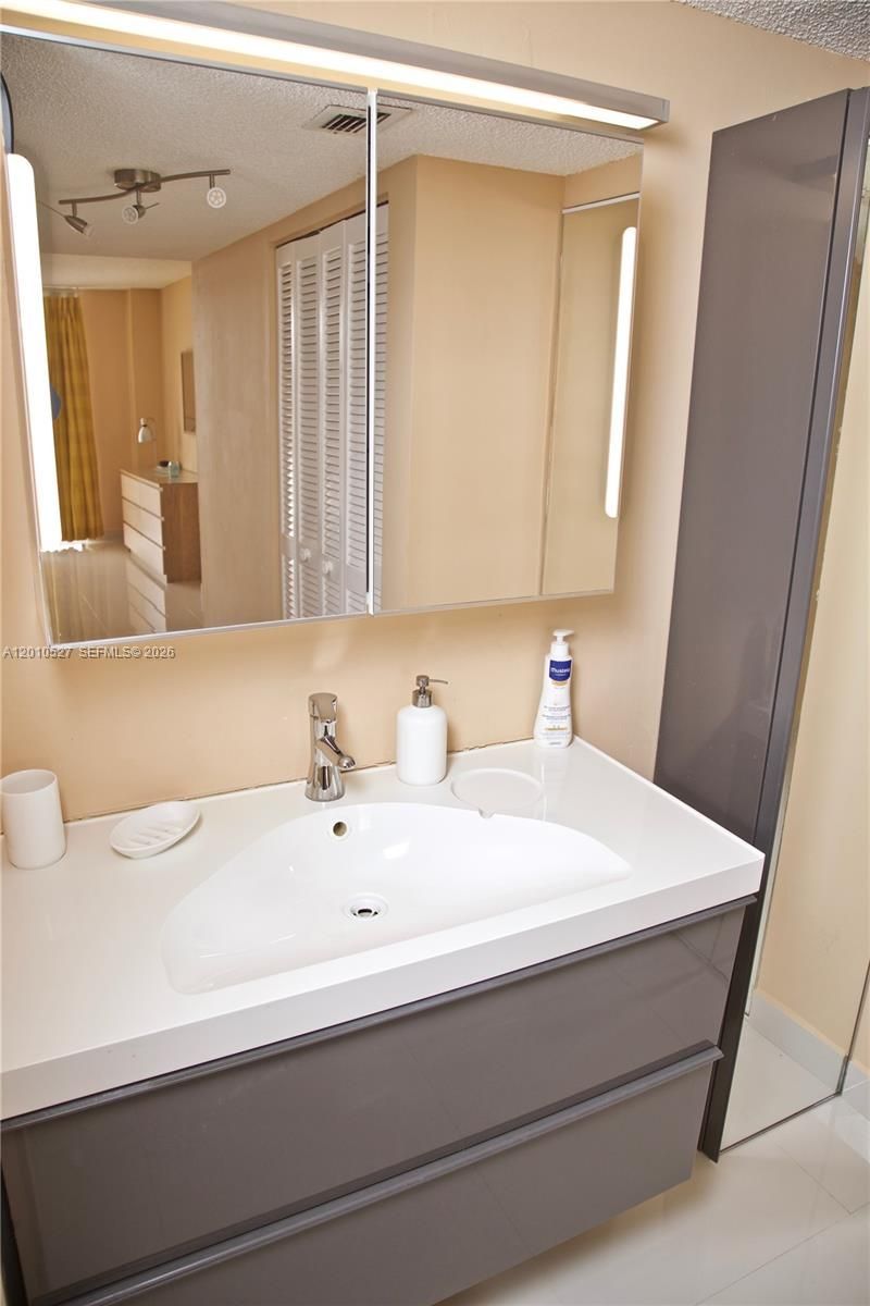 210 174th St , Unit 1107, Sunny Isles Beach, FL 33160 Photo