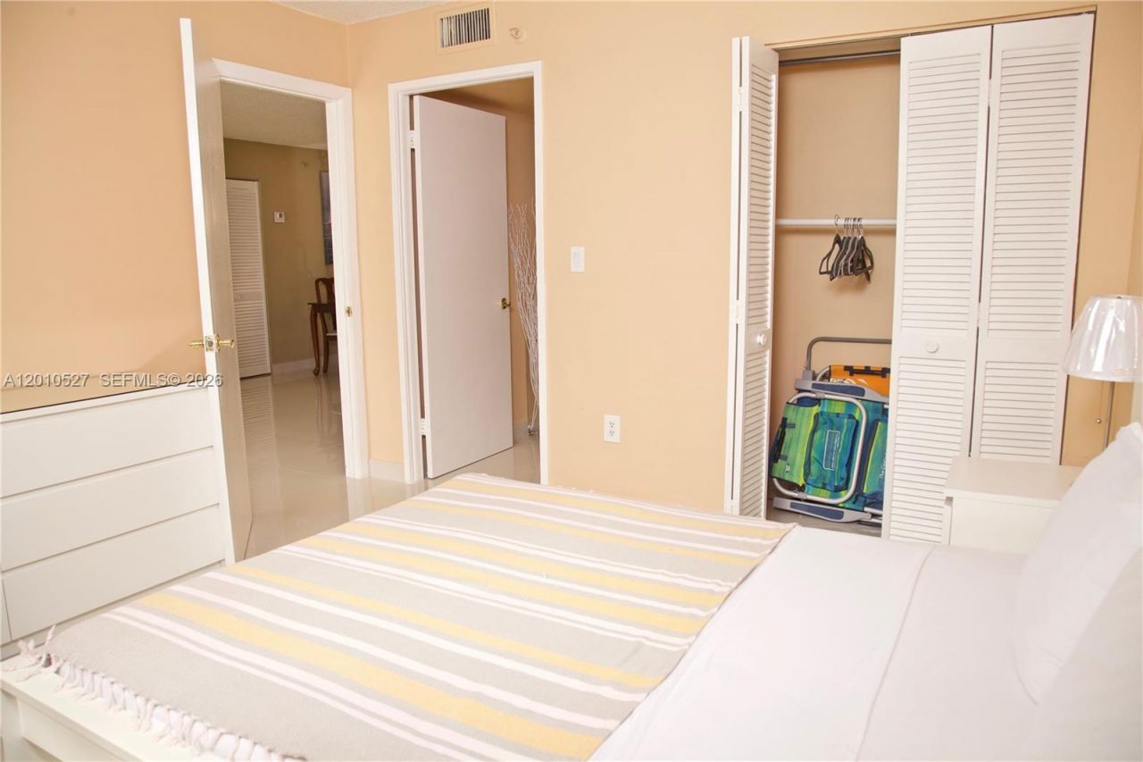 210 174th St , Unit 1107, Sunny Isles Beach, FL 33160 Photo
